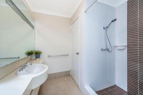 Lakeside Holiday Apartments - Accommodation Gold Coast 4