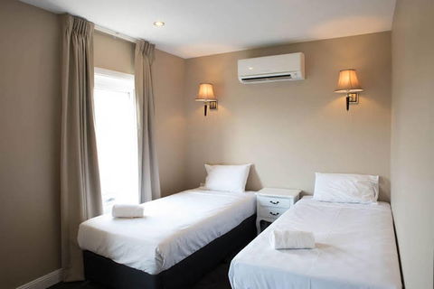 Myriad Dreams Guest House - Gold Coast 4U 1