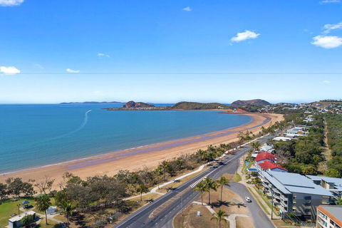 Beaches On Lammermoor Apartments - Accommodation Gold Coast 2