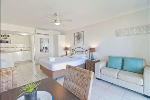 Bay Of Palms - Accommodation Gold Coast 3