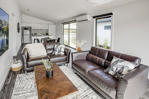 Bright Highland Valley Cottages - 1 Gold Coast 4