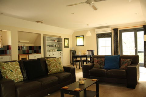 Merrimeet Cottages - 1 Gold Coast 4