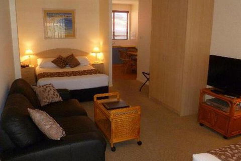 Surf Motel - Accommodation Gold Coast 6