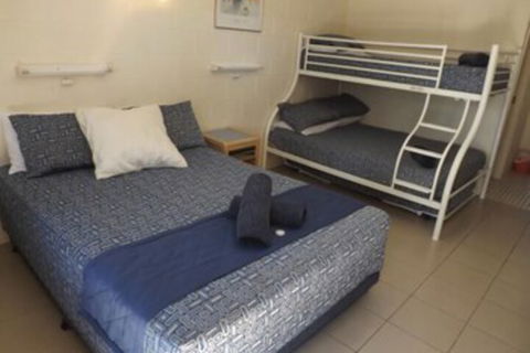 Sunbird Motel - Gold Coast 4U 6