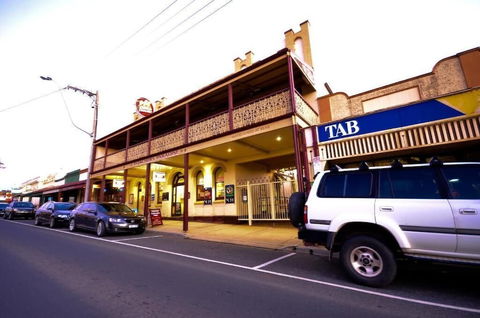 Poachers Paradise Motel - Gold Coast 4U 1