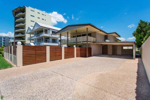 City-ville Luxury Apartments & Motel - Accommodation Gold Coast 2