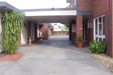 Kardinia Park Motel - Gold Coast 4U 1