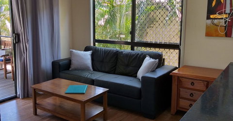 Emerald Motel Apartments - 1 Gold Coast 6