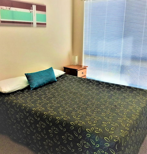 Emerald Motel Apartments - 1 Gold Coast 2