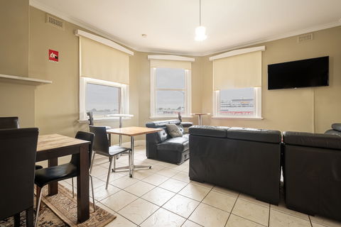 Formby Hotel - Accommodation Gold Coast 6