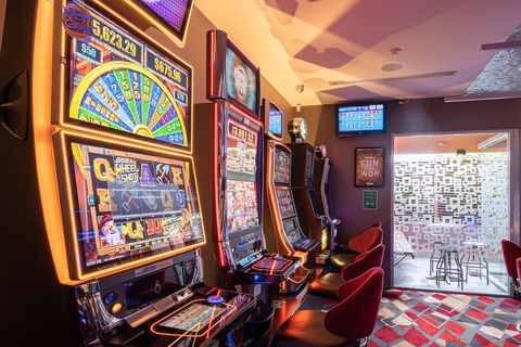 Formby Hotel - Accommodation Gold Coast 2