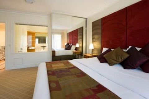 Lakeside Suites 1 - Accommodation Gold Coast 3