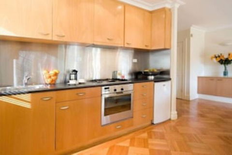 Lakeside Suites 1 - Accommodation Gold Coast 6