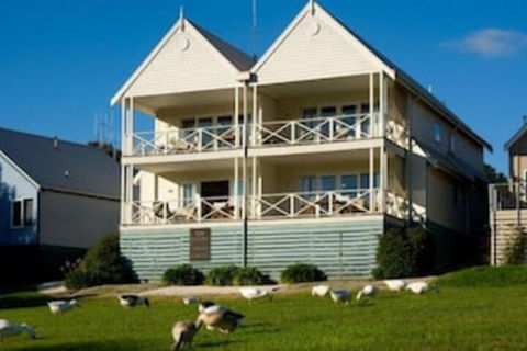 Lakeside Suites 1 - Accommodation Gold Coast 0