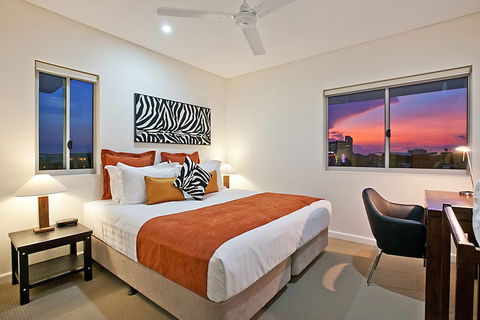 Beachlife Holiday Apartments - Gold Coast 4U 4