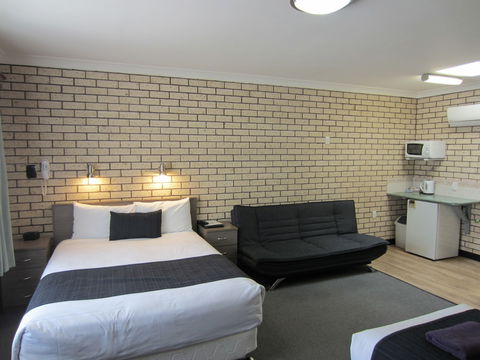 Cowra Crest Motel - Accommodation Gold Coast 3