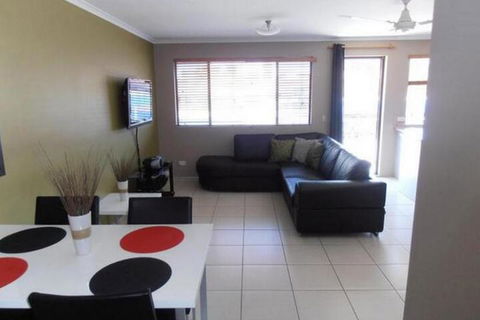 Beachside Court Holiday Apartments - Accommodation Gold Coast 5