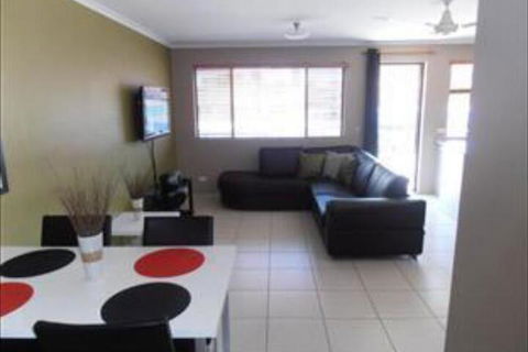 Beachside Court Holiday Apartments - Accommodation Gold Coast 3