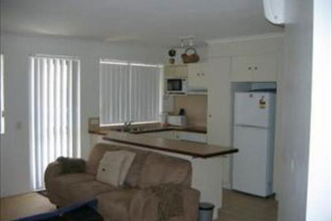 Beachside Court Holiday Apartments - Accommodation Gold Coast 2