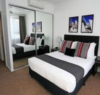 Under the Townsville Sun 694I - Gold Coast 4U