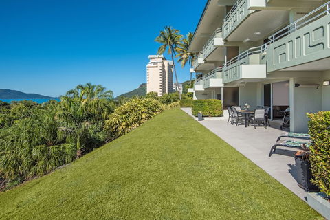 Poinciana 011 Deluxe 2 Bedroom Apartment Centrally Located With Golf Buggy - Gold Coast 4U 1