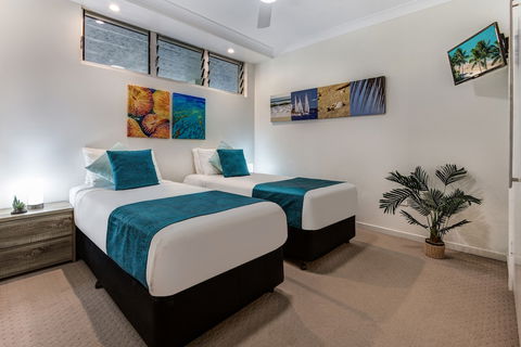 Poinciana 011 Deluxe 2 Bedroom Apartment Centrally Located With Golf Buggy - Gold Coast 4U 6