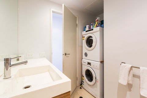 RIVER, 1BDR Melbourne Apartment - Gold Coast 4U 5