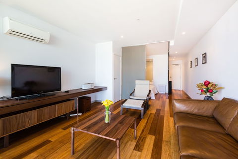 RIVER, 1BDR Melbourne Apartment - Gold Coast 4U 0