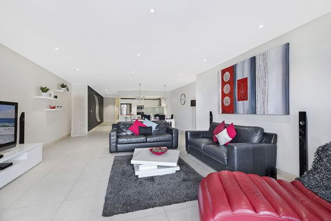 Coast Luxury Apartment 21 - Gold Coast 4U 1