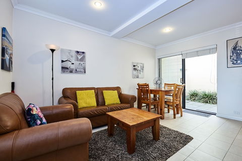 Fremantle Townhouse Unit 5 - Accommodation Gold Coast 1