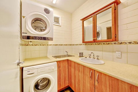 Snow Ski Apartments 16 - Gold Coast 4U 5