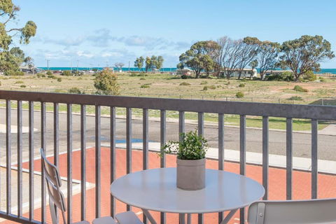 Jurien Bay Motel Apartments - Accommodation Gold Coast 1