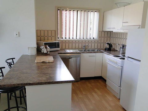3 / 4 Victor Parade Great Townhouse & Walk To The Beach - Accommodation Gold Coast 5