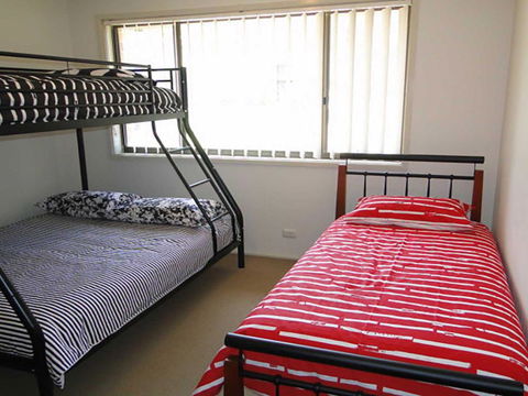 3 / 4 Victor Parade Great Townhouse & Walk To The Beach - Accommodation Gold Coast 2