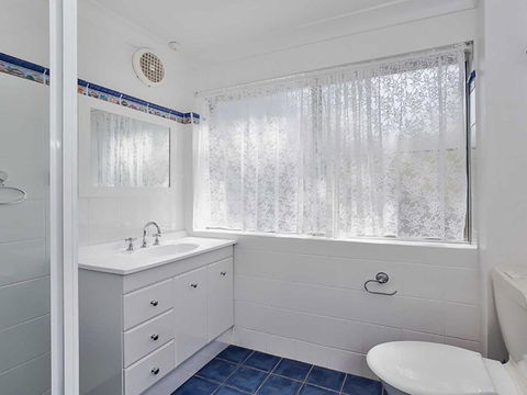 3 Adriana 83 Ronald Avenue Unit With A Backyard - Accommodation Gold Coast 2