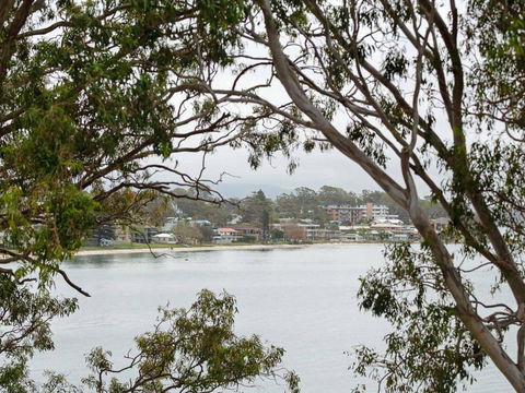 1 Kooringal 105 Soldiers Point Road Waterfront Unit Wth Aircon - Accommodation Gold Coast 2