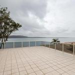 1 Kooringal 105 Soldiers Point Road Waterfront Unit Wth Aircon - Accommodation Gold Coast 0