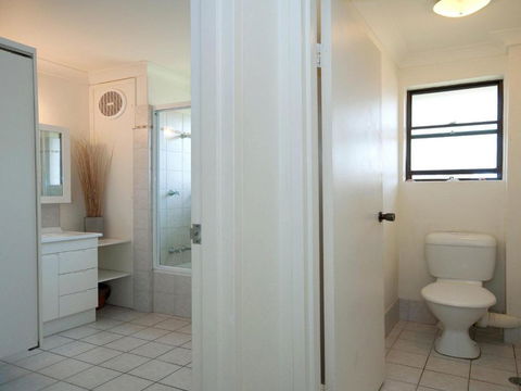 11 Promenade 8 Intrepid Close Air Conditioned Unit With Beautiful Water Views - Accommodation Gold Coast 2