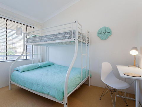 6 Bahia 47 Ronald Avenue Fantastic Location With Filtered Water Views - Accommodation Gold Coast 2