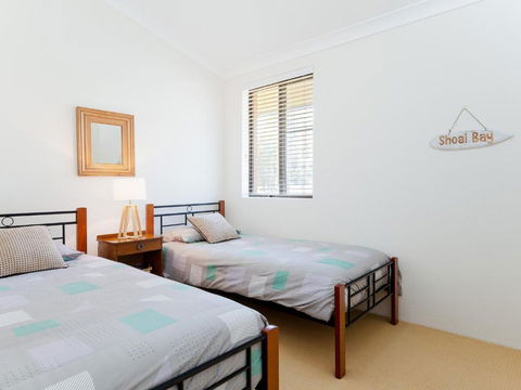 6 Bahia 47 Ronald Avenue Fantastic Location With Filtered Water Views - Accommodation Gold Coast 4