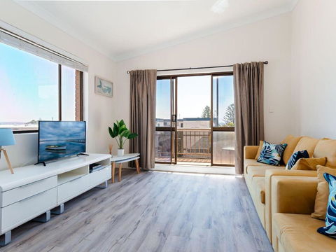 6 Bahia 47 Ronald Avenue Fantastic Location With Filtered Water Views - Accommodation Gold Coast 6