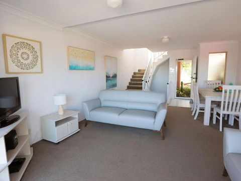 4 Frangipani 30 Leonard Avenue Spacious Townhouse - Accommodation Gold Coast 2
