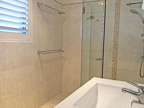 5 Intrepid 3 Intrepid Close Perfect Beachfront Location - Accommodation Gold Coast 2