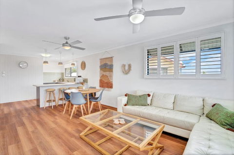 Rainbow Breezes 4 Rainbow Beach Townhouse With Breath Taking Ocean Views To Fraser Island - Accommodation Gold Coast 1