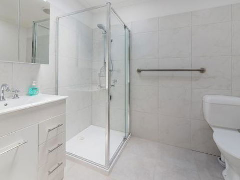 DRIFTAWAY ACROSS FROM SURF BEACH - Gold Coast 4U 5