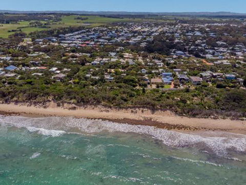 DRIFTAWAY ACROSS FROM SURF BEACH - Gold Coast 4U 4