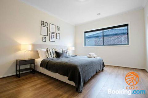109Cozy Cranbourne Family House5Bed2Bath2Parking - Accommodation Gold Coast 4