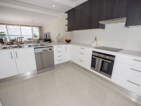 7 The Crest 6 8 Tomaree St. Stunning Unit With Spectacular Water Views. - Accommodation Gold Coast 1
