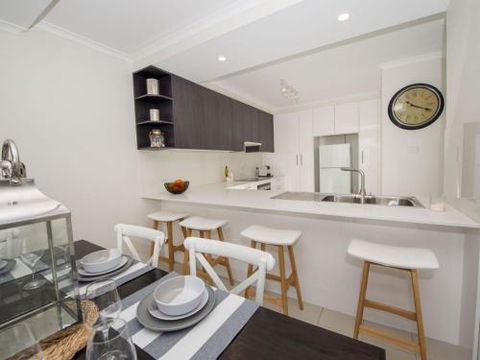 7 The Crest 6 8 Tomaree St. Stunning Unit With Spectacular Water Views. - Accommodation Gold Coast 6