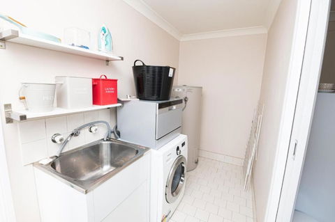 Central March 2 Bed Walk Everywhere - Gold Coast 4U 2